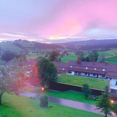 Berg-Juwel Hallenbad Mit Sauna Missen-Wilhams Exterior foto